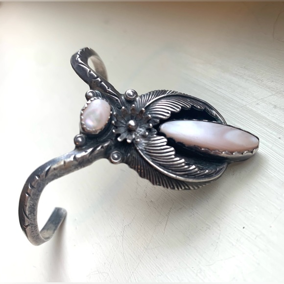 Navajo Sterling Silver 925 Native American Mother of Pearl Stone Cuff - Picture 6 of 6